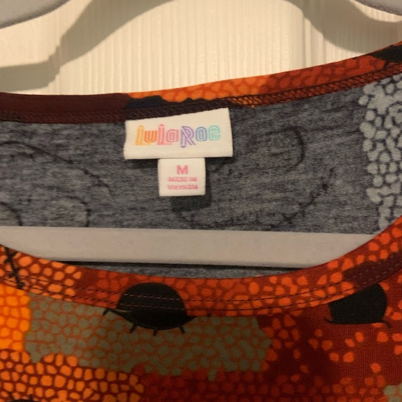 🎉 5/$10 LuLaRoe Top - Picture 2 of 2